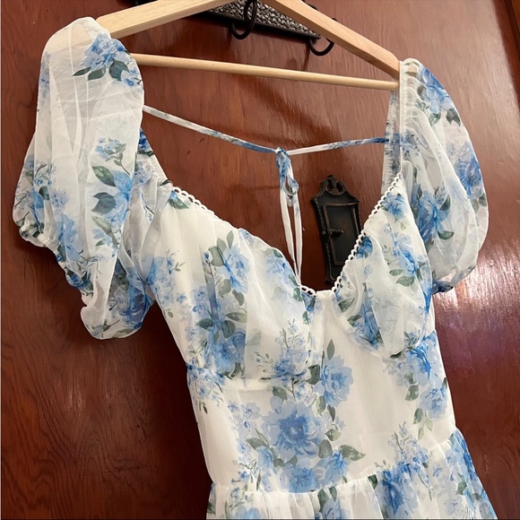 White and Blue Floral Puff Sleeve Bustier Backless Midi Dress 🌿 - Picture 6 of 13